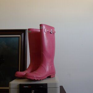 Raspberry Pink Tall Hunter rain boots 9 Great shape
